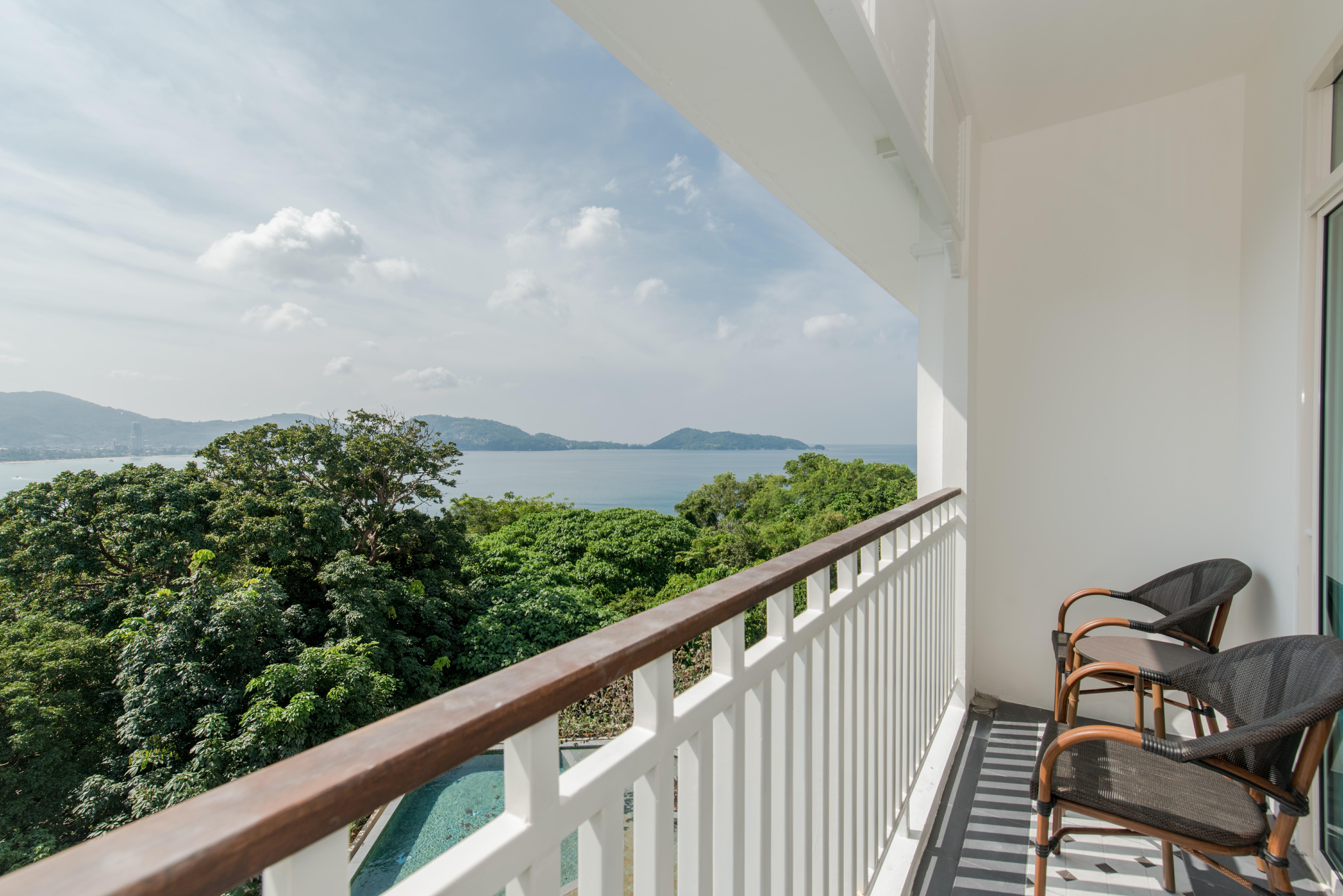 마리나 갤러리 리조트 -카차- 칼림 베이 (SHA Plus+) Patong 외부 사진 View from the balcony of a suite at the resort